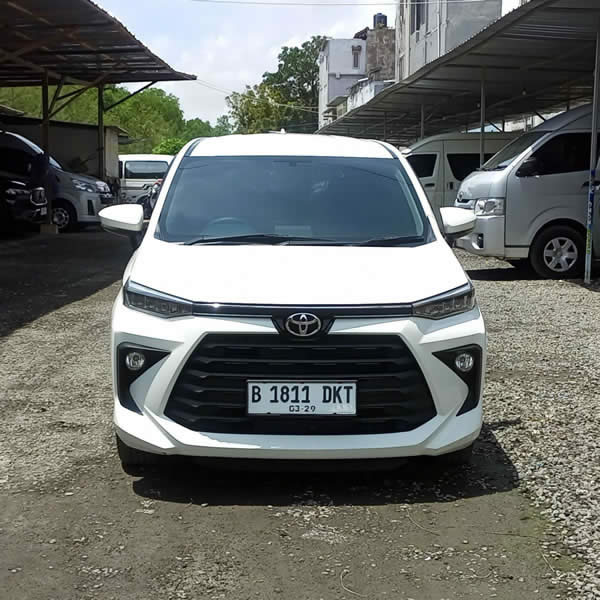 Tampak Depan Toyota Avanza mobil keluarga 5 tempat duduk