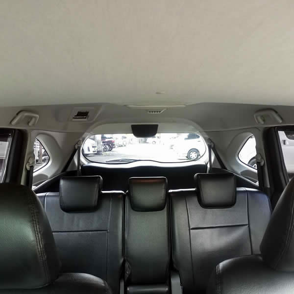 Kabin Toyota Avanza mobil keluarga 5 tempat duduk