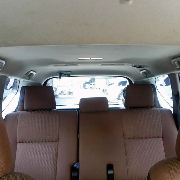 Kabin Toyota Innova mobil nyaman 6 tempat duduk