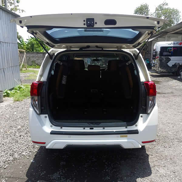 Ruang Bagasi Toyota Innova mobil nyaman 6 tempat duduk