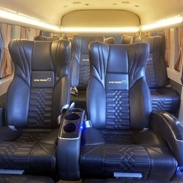 Kabin Belakang Toyota Premio Luxury minibus VIP 9 tempat duduk