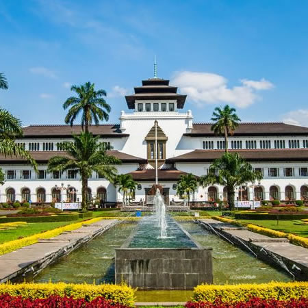 Antar Jemput Bandara Ngurah Rai (DPS) Denpasar Bali ke Bandung Jawa Barat, Carter Mobil