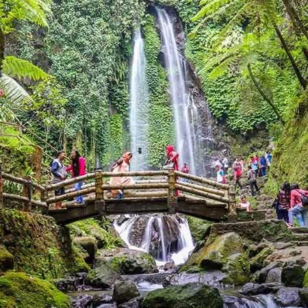 Antar Jemput Bandara Ngurah Rai (DPS) Denpasar Bali ke Karanganyar Jawa Tengah dan Carter Mobil