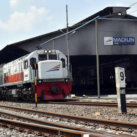Antar Jemput Bandara Ngurah Rai (DPS) Denpasar Bali ke Madiun Jawa Timur dan Carter Mobil