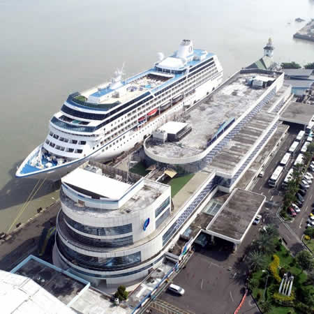 Antar Jemput Bandara Ngurah Rai (DPS) Denpasar Bali ke Pelabuhan Tanjung Perak Surabaya Jawa Timur dan Carter Mobil
